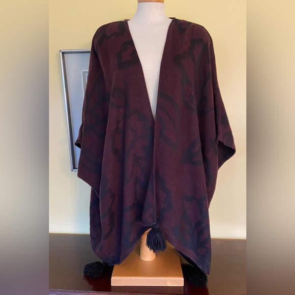 ✨HOST PICK✨ Cleobella X Rachel Zoe Sevigny Capelet - Picture 4 of 7